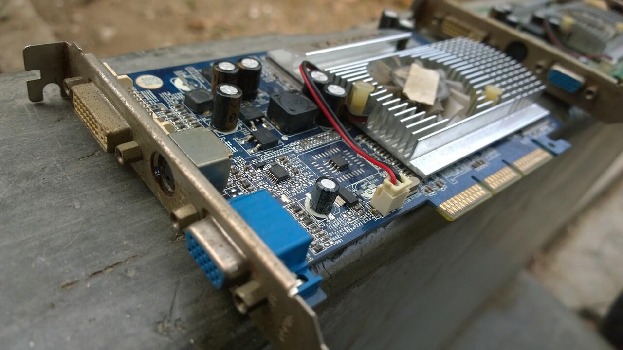 VGA AGP Axle FX 5500 8x 256MB 128Bit