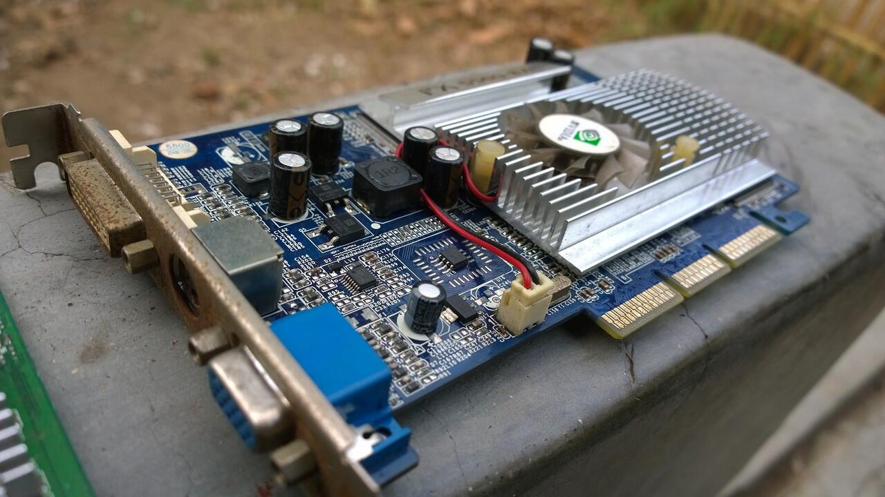 VGA AGP Axle FX 5500 8x 256MB 128Bit