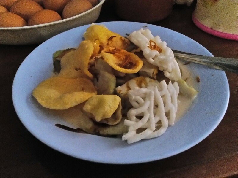 Lembut Gurihnya Lontong Garasi Cianjur