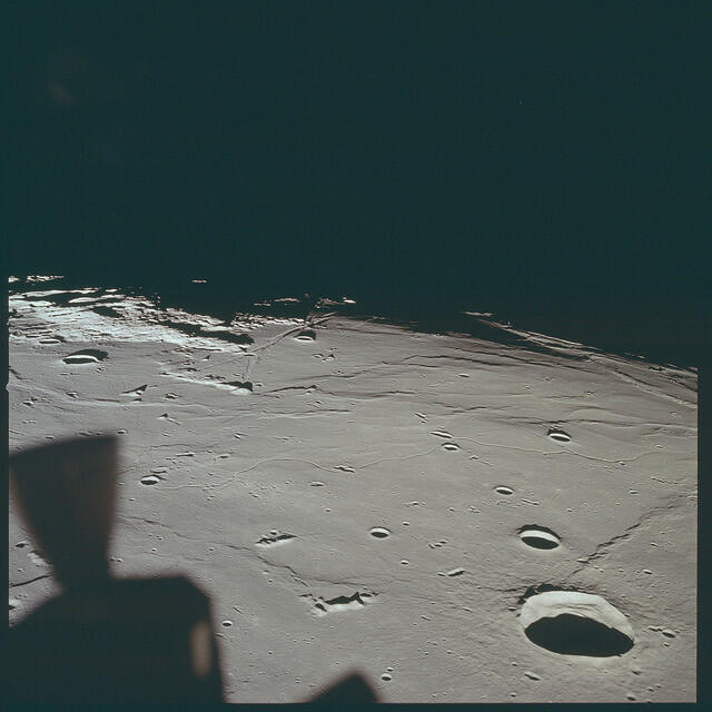 NASA Merilis 8400 Foto Misi Perjalanan Apollo 