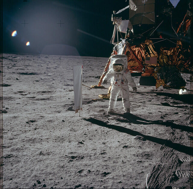 NASA Merilis 8400 Foto Misi Perjalanan Apollo 