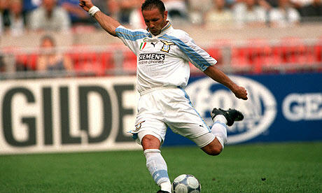 Sinisa Mihajlovic - Kaki Kiri Dewa - Greatest Free Kick Taker of All Time!