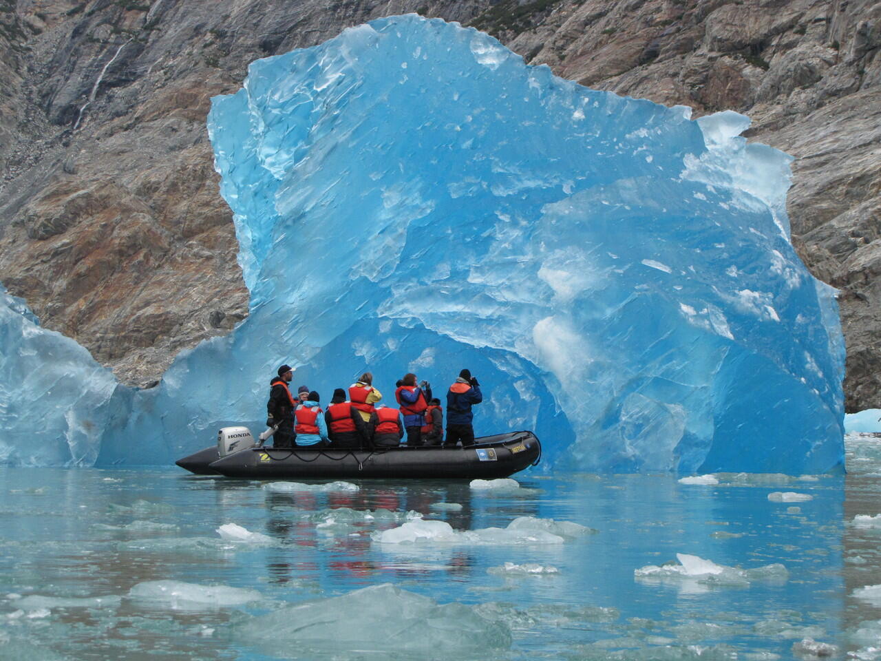 "ICEBERG" Keindahan Gunung Es & Tsunami Kecil