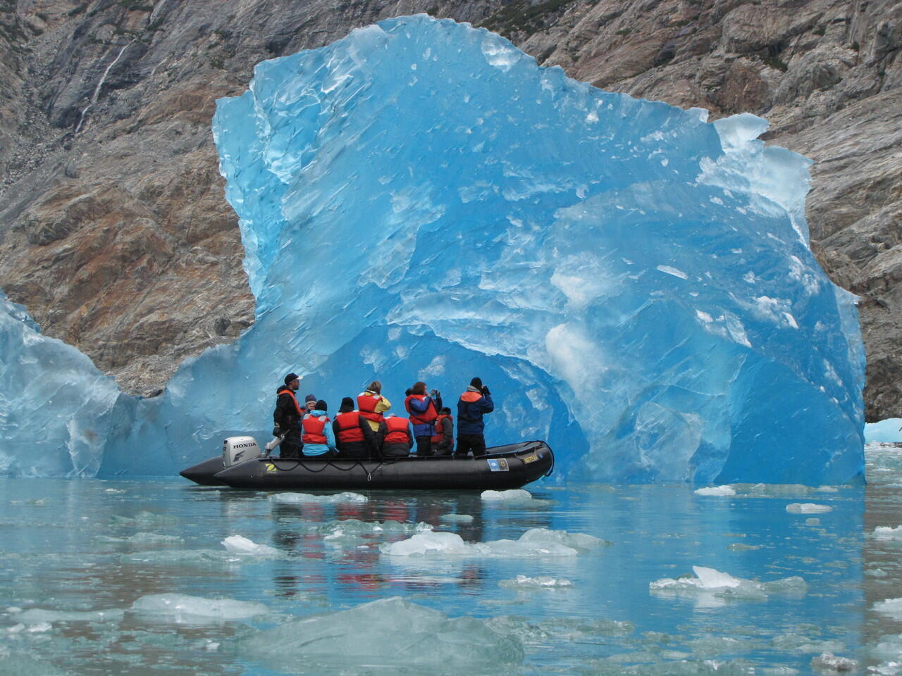 &quot;ICEBERG&quot; Keindahan Gunung Es &amp; Tsunami Kecil