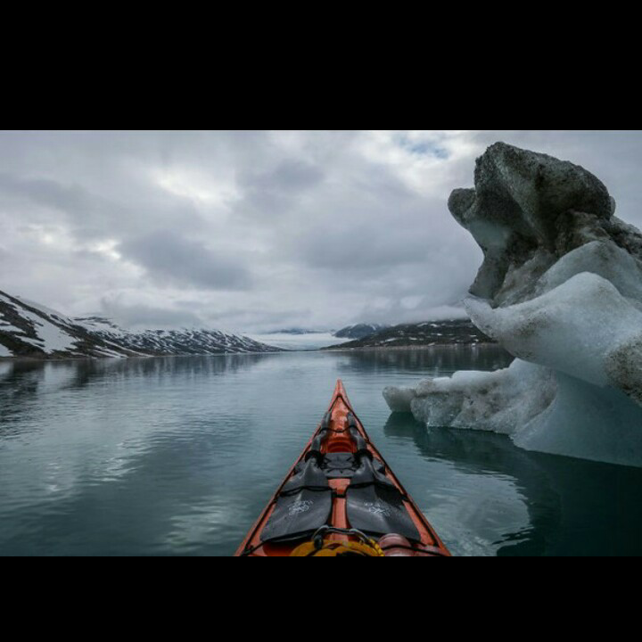 SURGA Norwegia dari sudut pandang kayak