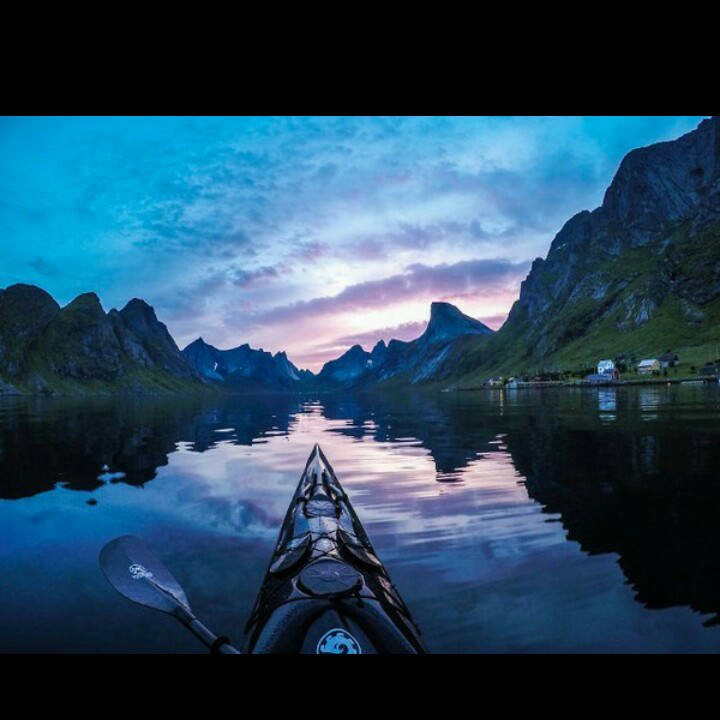 SURGA Norwegia dari sudut pandang kayak