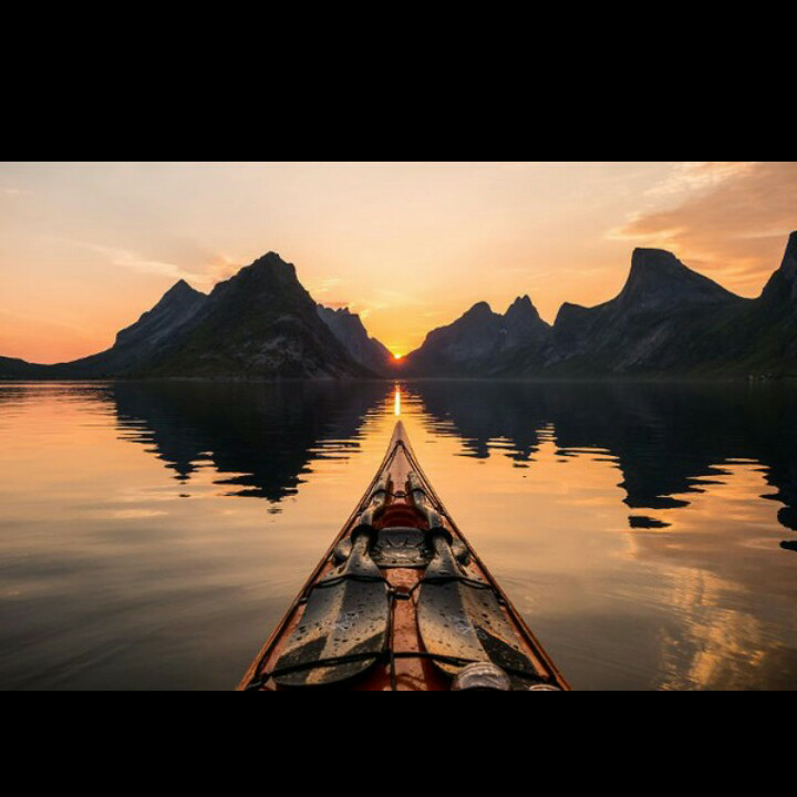SURGA Norwegia dari sudut pandang kayak