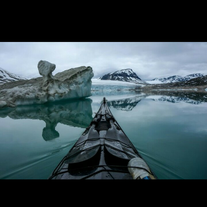SURGA Norwegia dari sudut pandang kayak