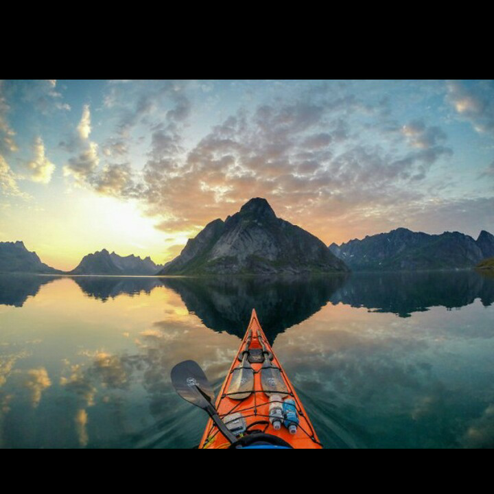 SURGA Norwegia dari sudut pandang kayak