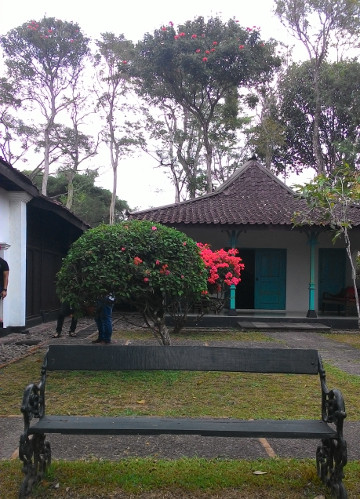 Ini Foto Kursi Tempat SBY Ciptakan Lagu & Ibu Ani Posting Instagram..