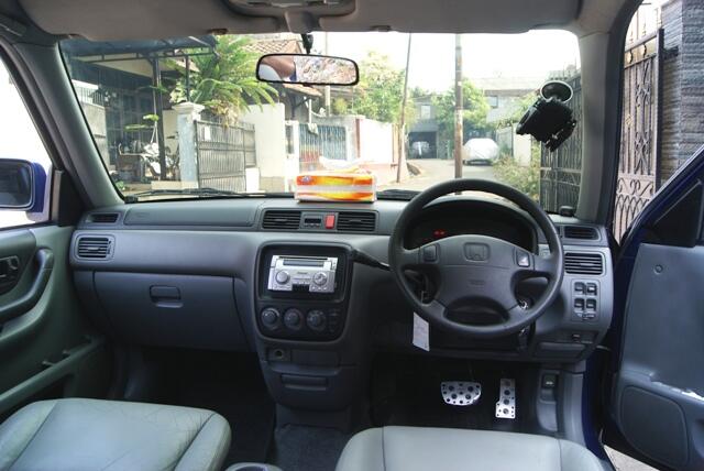 Honda CRV 2.0 A/T Warna Biru Metalik Tahun 2001