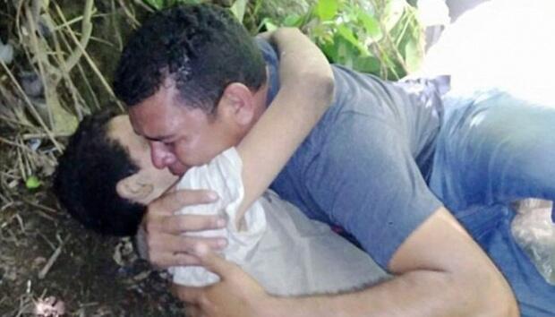 Momen Haru Saat Ayah Temukan Anaknya yang Dilempar ke Jurang