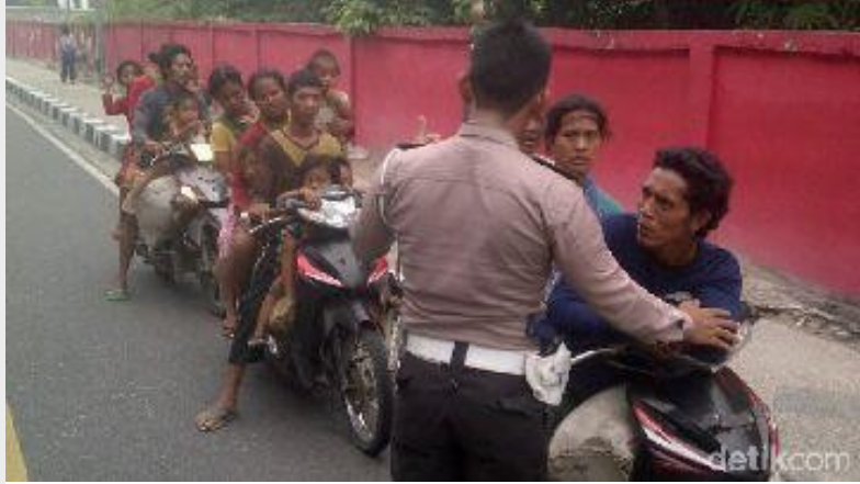 Ngungsi Karena Asap, Suku Rimba dari Jambi Kesasar di Pekanbaru dikawal Polisi