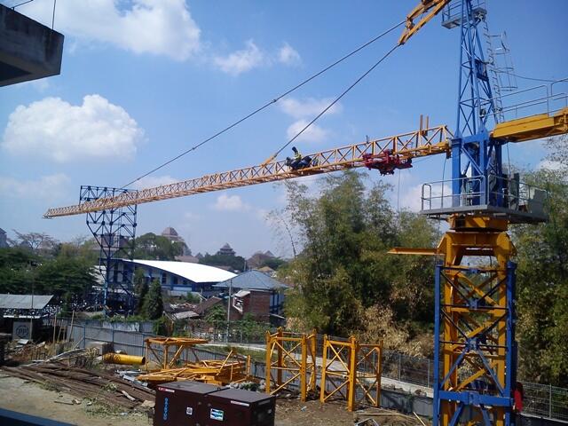 Tower Crane, Jantungnya sebuah Konstruksi Bangunan.!!! (dibaca ya gan)