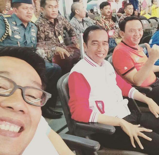 berita Sangat penting "Selfie Ridwan Kamil, Senyum Jokowi