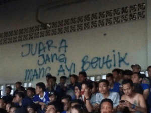 Ini Aksi Vandalisme Oleh Bobotoh, GBK Penuh Dengan CORETAN !!!