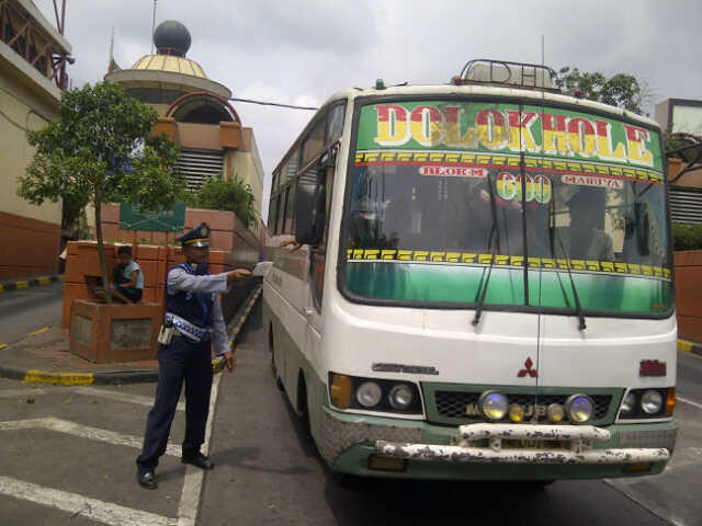Penting nih gan...Awal Mula Profesi Calo Angkot
