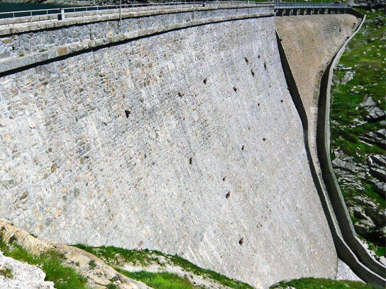 Untuk tahu foto-foto ini, mungkin kudu liat lebih dari sekali.