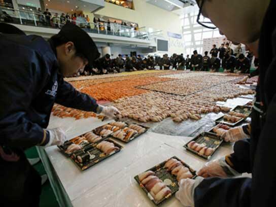 Untuk tahu foto-foto ini, mungkin kudu liat lebih dari sekali.