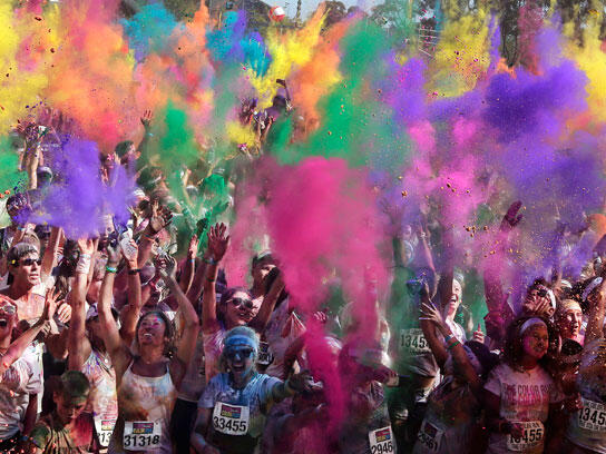 Untuk tahu foto-foto ini, mungkin kudu liat lebih dari sekali.