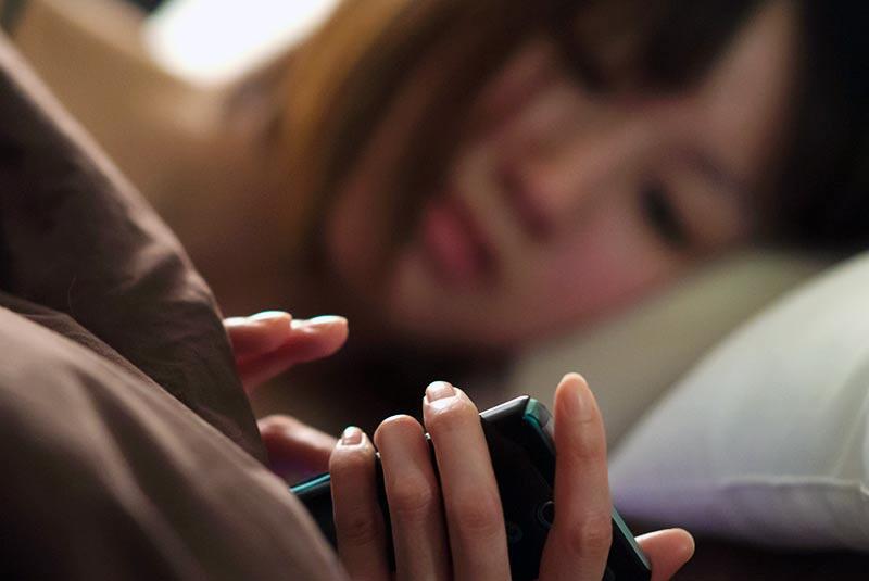 Bener ga sih gan, Gangguan tidur gara-gara smartphone?