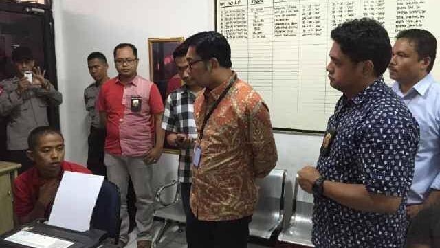 Ridwan Kamil Datangi Polsek Menteng, Cek Agus Bobotoh yang Ditangkap