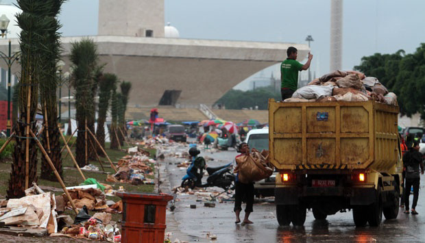 Enam Truk Sampah Jakarta Terkena Razia Pemerintah Bekasi !!