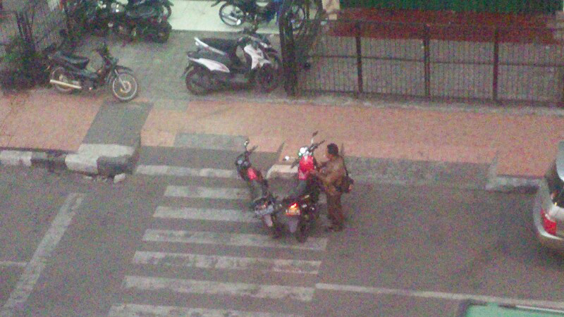 Kelakuan pengendara motor di bandung. Kudu di berantas biar bandung tambah rapu