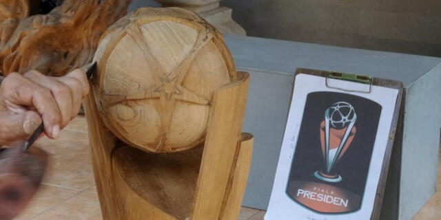 Keunikan Trophy Kayu Piala Presiden 2015