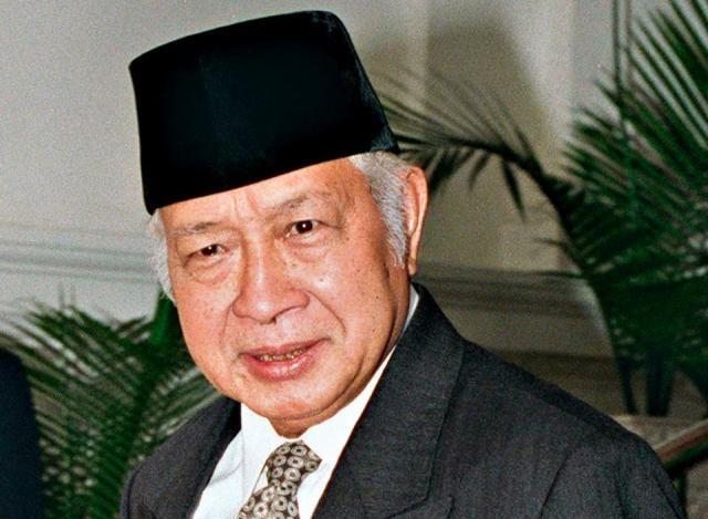 4 PEMIMPIN INDONESIA YANG KONON MEMILIKI HUBUNGAN BATIN DENGAN NYI RORO KIDUL