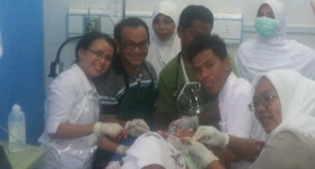 Beginikah Dokter Indonesia Sekarang? Pasien Sekarat, Dokter Selfie Dulu