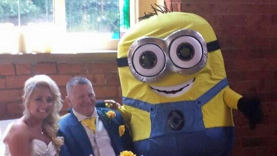pernikahan berkonsep minions ini lucu banget lho gan sist. Why so serious