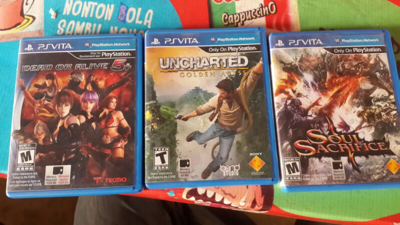 Kaset PS Vita 3 judul rare murah & Handgrip