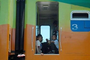 Sensasi Naik KRL Jadebotabek Yang Kini Gak Bisa Di Rasakan Lagi,,, ™