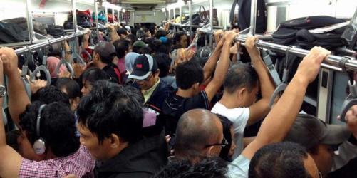 Sensasi Naik KRL Jadebotabek Yang Kini Gak Bisa Di Rasakan Lagi,,, ™