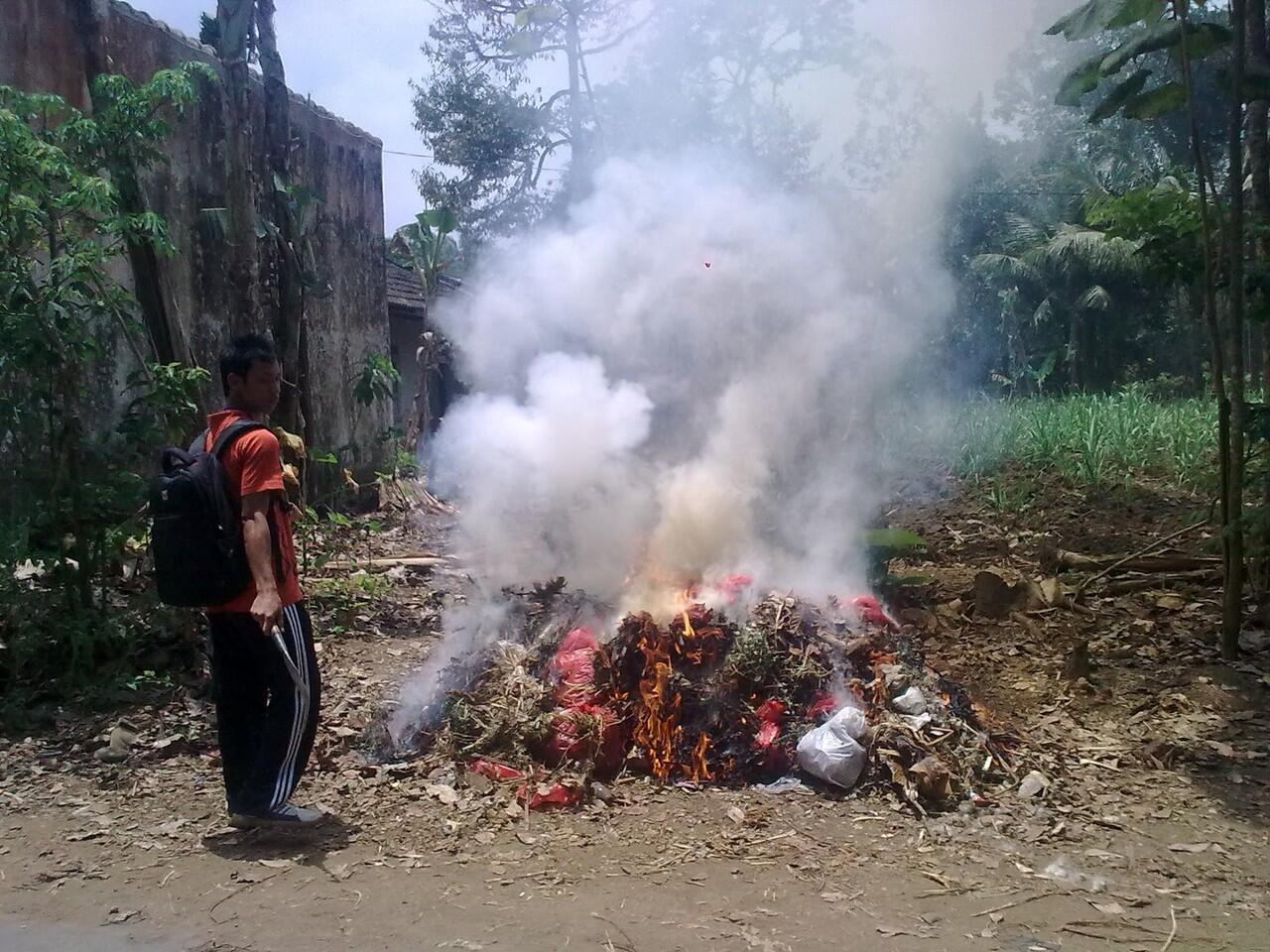 Kelakuan tetangga yang ngeselin, Kzlllll......