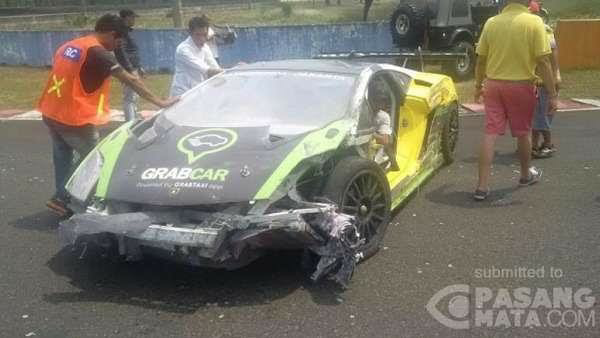 (Pembalap abal2)Moreno Soeprapto Alami Kecelakaan Saat Kendarai Lamborghini 'GrabCar'