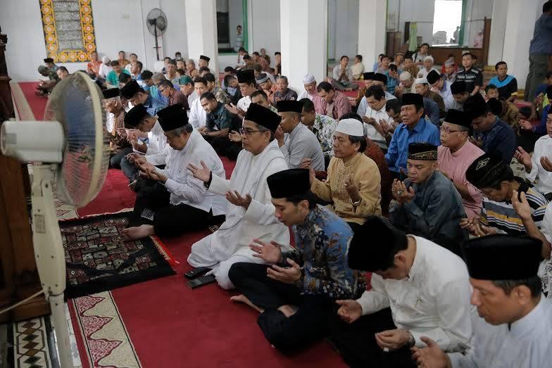 SBY Shalat Istisqa dan Dzikir Bersama di Sumbar