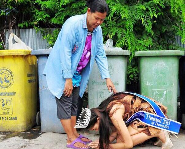 RATU KECANTIKAN INI TAK MALU CIUM KAKI IBUNYA MESKI BERSETATUS SEBAGAI PEMULUNG