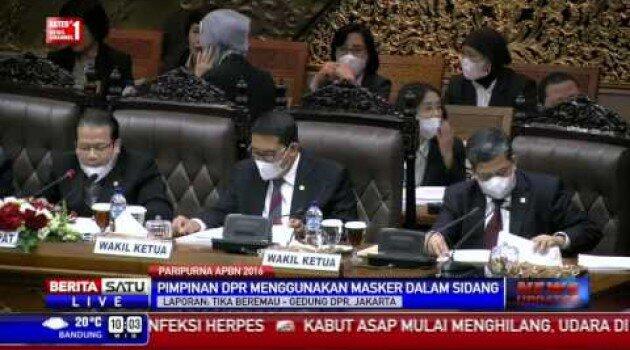 Pakai Masker Saat Paripurna, Pimpinan DPR 'Bully' Jokowi