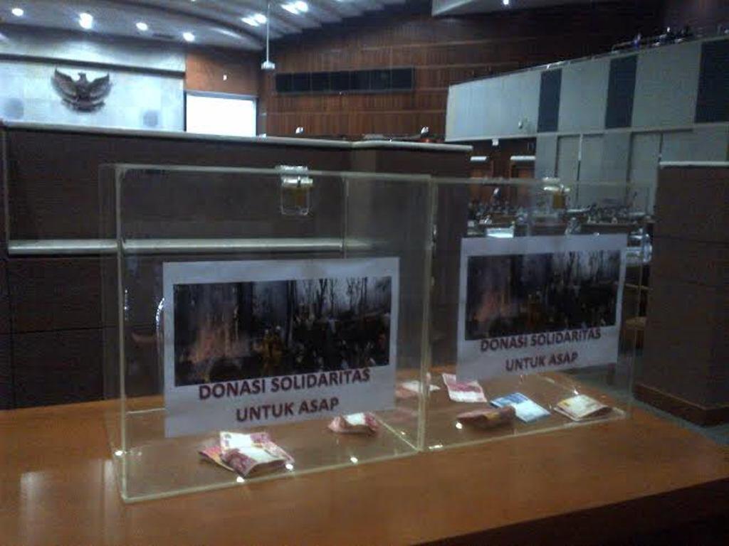 Cuma Terkumpul Rp950 ribu Sumbangan Kotak Asap di Ruang Paripuna DPR