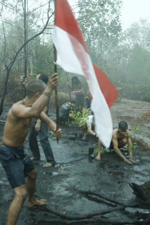 Ketika memadamkan kebakaran,difitnah membakar lahan