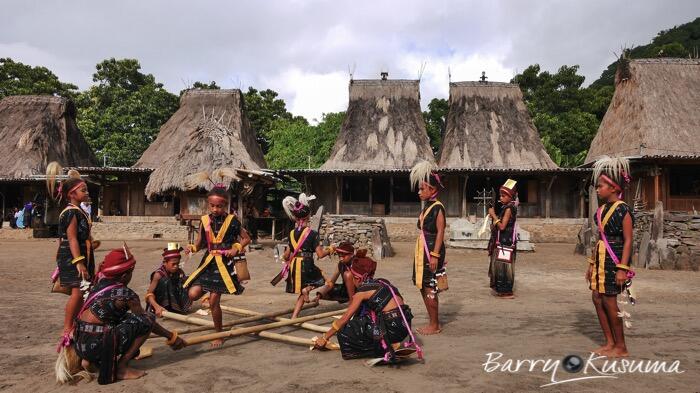 Tololela Flores Kampung Tradisional yang Menawarkan Keindahan Alam &amp; Budaya.