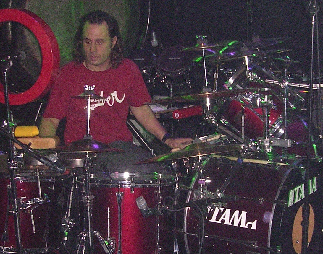 Mengenal drummer Heavy Metal terbaik via Watchmojo.com