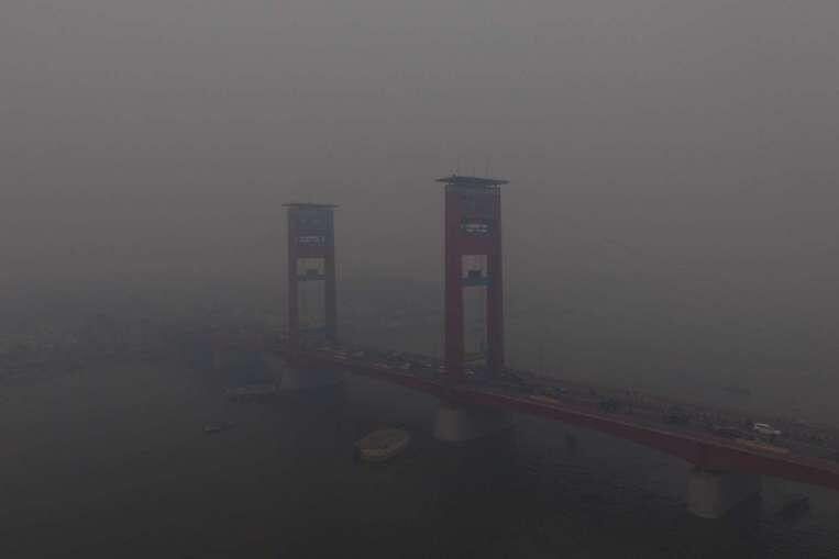 (Buat pig yang tinggal di Sg)Air pollution in Kalimantan, Sumatra 