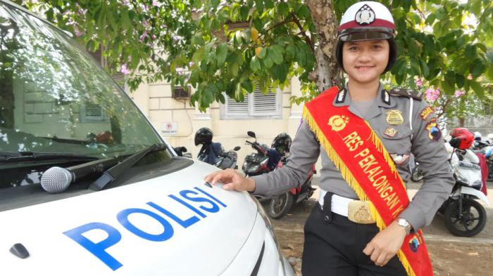 Polwan Cantik ini Masih Single, Mau Cari Pacar Bukan Polisi