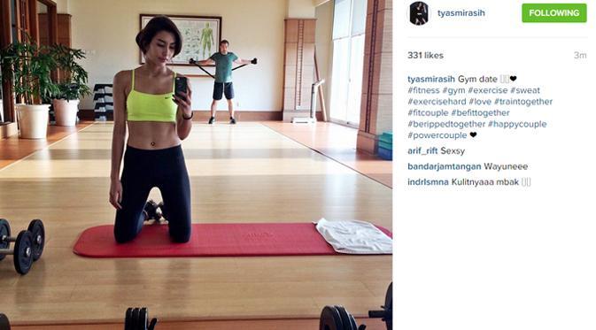(buka-bukaan) artis TM lebih suka memakai pakaian model ini !!