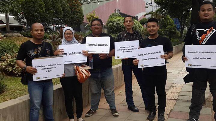 Beginilah Aksi Nyata Komunitas Kopdar Pengicau yang Suarakan Stop Jarah Trotoar