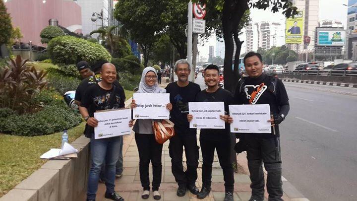 Beginilah Aksi Nyata Komunitas Kopdar Pengicau yang Suarakan Stop Jarah Trotoar