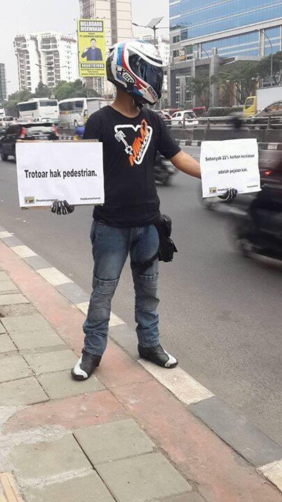 Beginilah Aksi Nyata Komunitas Kopdar Pengicau yang Suarakan Stop Jarah Trotoar